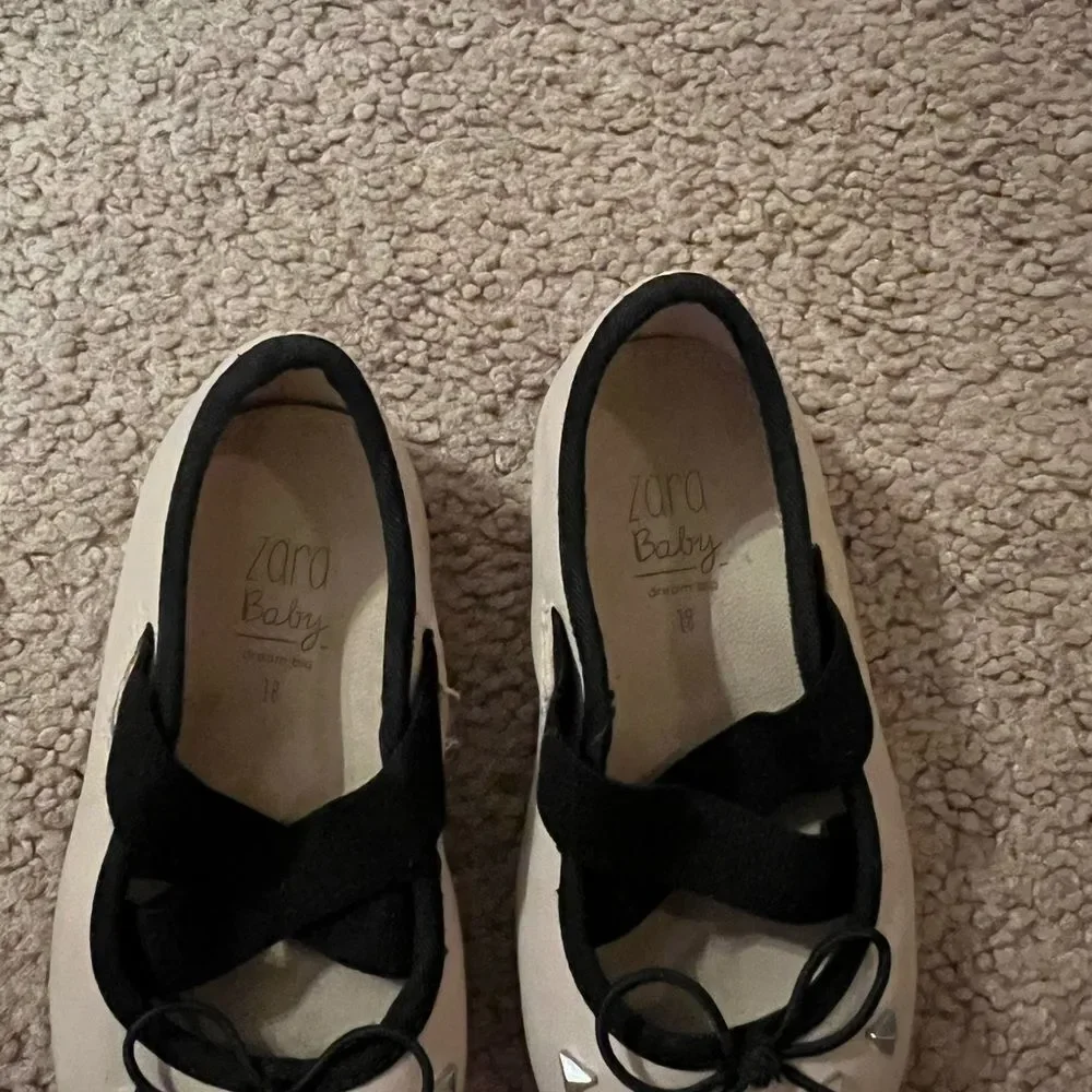 Zara baby shoes 1B‎